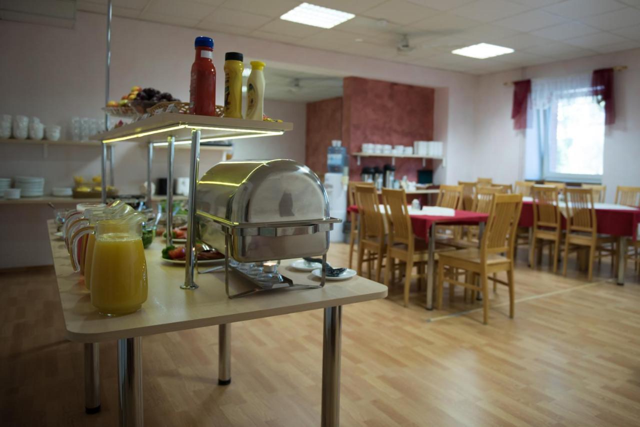 Aleksandri Hotel Tartu Bagian luar foto