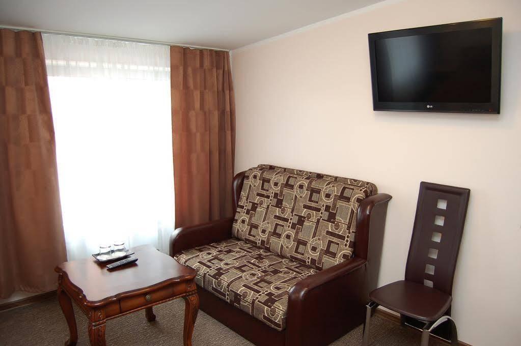Aleksandri Hotel Tartu Bagian luar foto