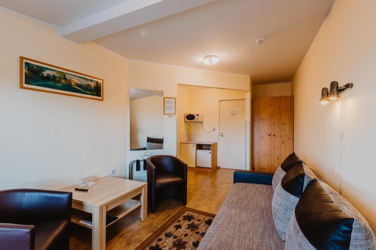 Aleksandri Hotel Tartu Bagian luar foto