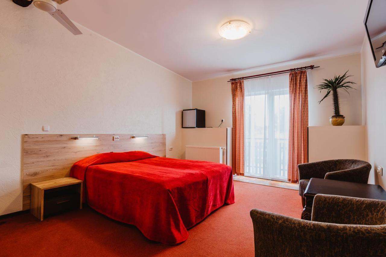 Aleksandri Hotel Tartu Bagian luar foto