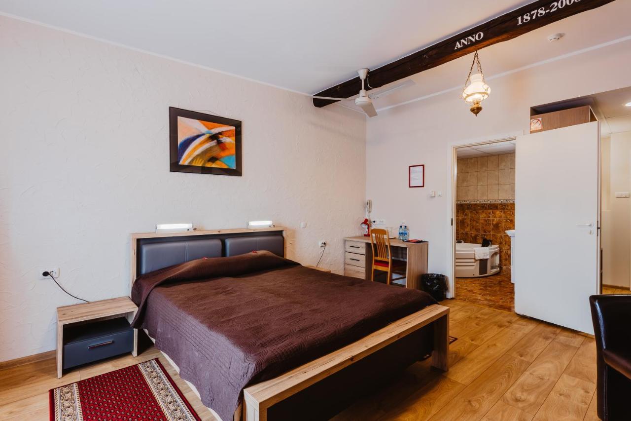 Aleksandri Hotel Tartu Bagian luar foto