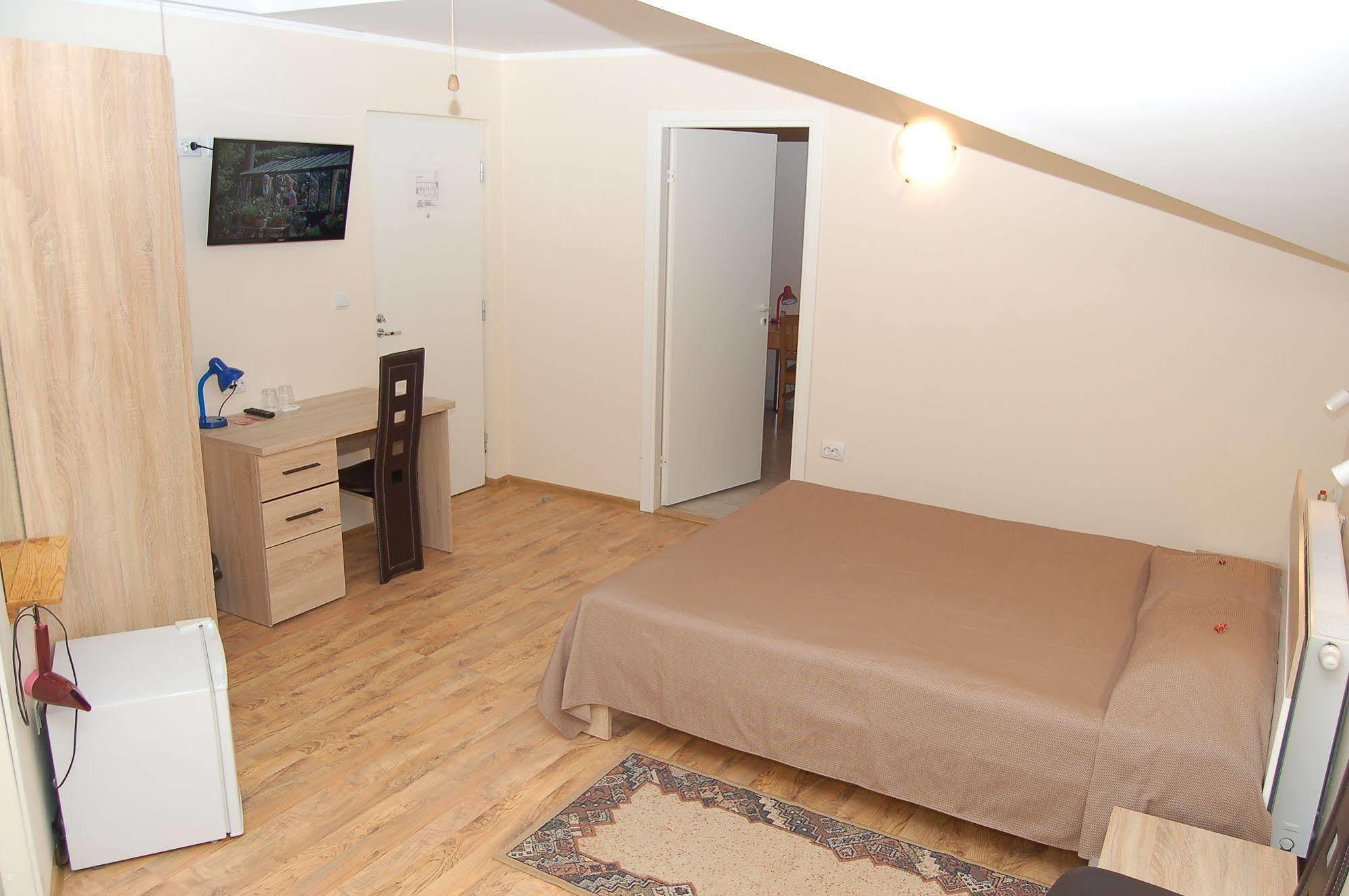 Aleksandri Hotel Tartu Bagian luar foto